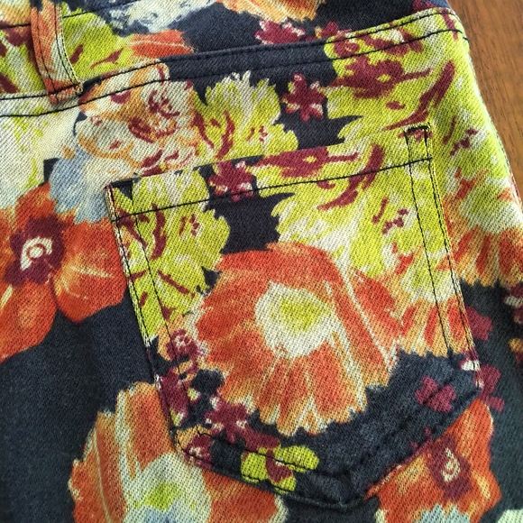 Cute floral skinny jeans/jeggings - Picture 3 of 5
